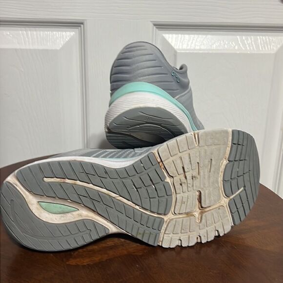 🔥🔥 NEW BALANCE 860 V10 Running Shoes - Silver/Mint - Women Sz 9.5 - EXCELLENT - Picture 9 of 12